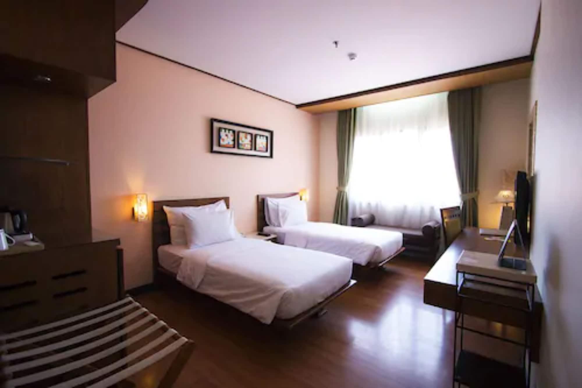 בנדונג Banana Inn By Kagum Hotels מראה חיצוני תמונה
